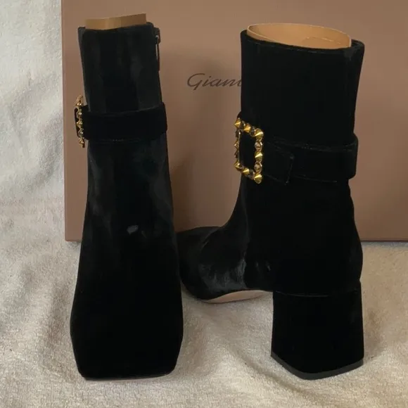 NEW GIANVITO ROSSI Black Velvet Ankle Boots