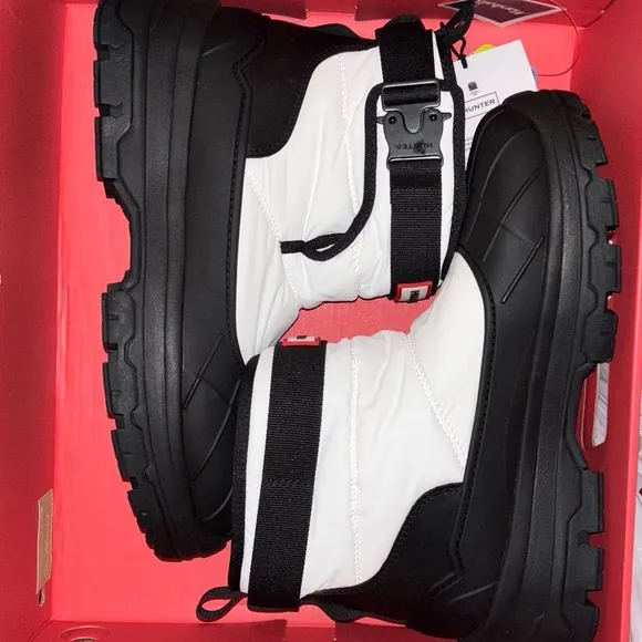 🔥NEW🔥 HUNTER Women’s 8 Intrepid Short Buckle Snow Winter Waterproof Boots NWT