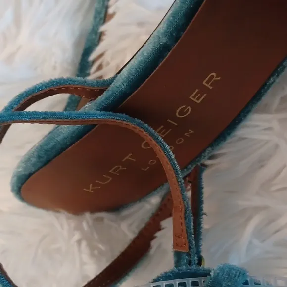NEW Kurt Geiger Kensington London Rainbow Eagle Teal Quilted Stylish High Heels