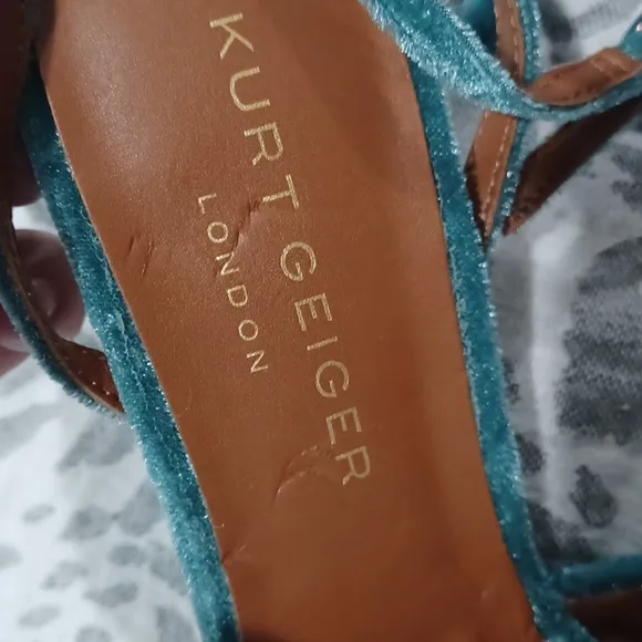NEW Kurt Geiger Kensington London Rainbow Eagle Teal Quilted Stylish High Heels