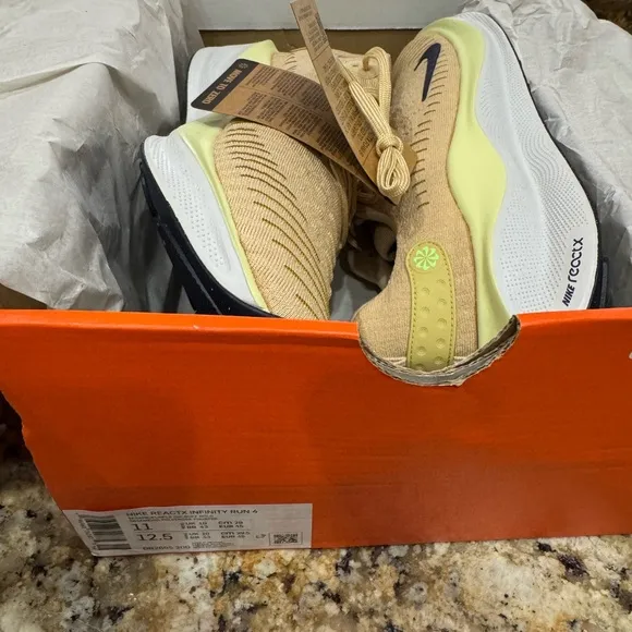 New NIB NIKE ReactX Infinity Run 4 DR2665 200 Sz 11