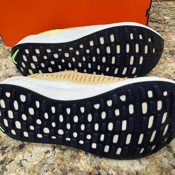 New NIB NIKE ReactX Infinity Run 4 DR2665 200 Sz 11
