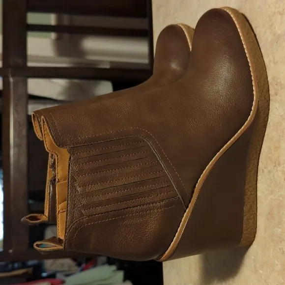 NEW no box Zodiac size 10 brown wedge ankle boots booties women's 4 in heel