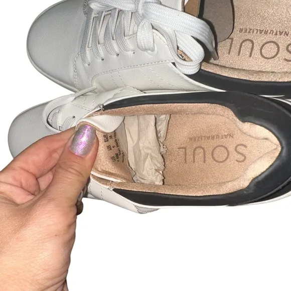New SOUL NATURALIZER WHITE SOUL NEELA SNEAKER Sz 7.5