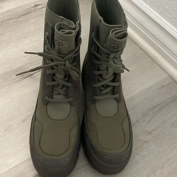 NEW- UGG- The Lug boot in moss green- Size 10
