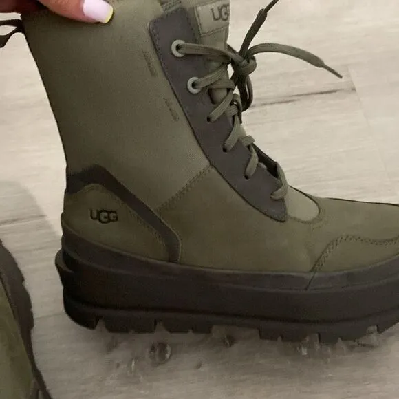 NEW- UGG- The Lug boot in moss green- Size 10
