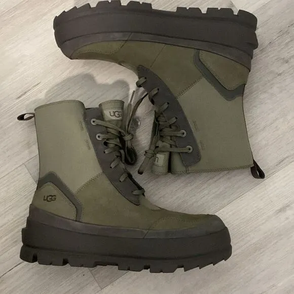 NEW- UGG- The Lug boot in moss green- Size 10