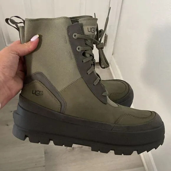 NEW- UGG- The Lug boot in moss green- Size 10