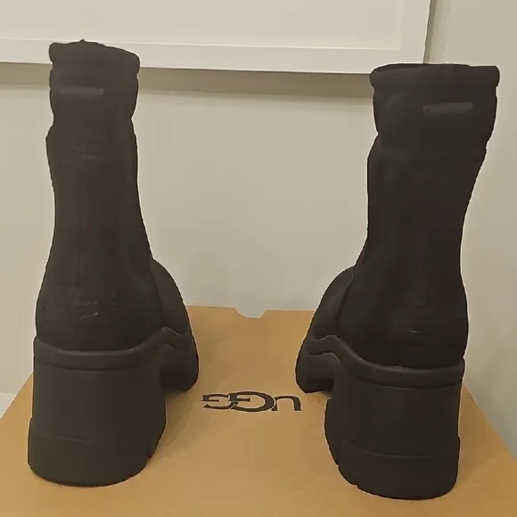 NEW - UGG Women's Brooklyn Chelsea Black Ankle Boots - Shoe Box Optional