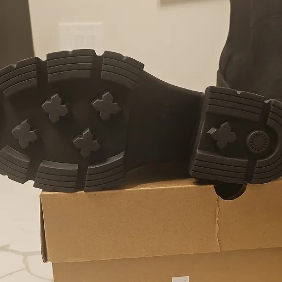 NEW - UGG Women's Brooklyn Chelsea Black Ankle Boots - Shoe Box Optional