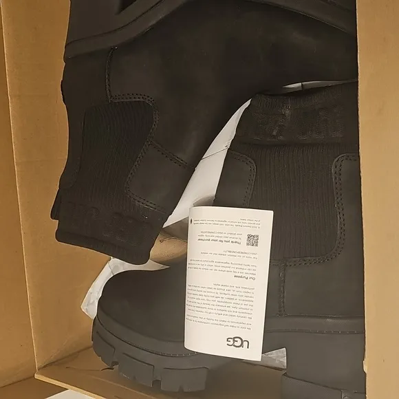 NEW - UGG Women's Brooklyn Chelsea Black Ankle Boots - Shoe Box Optional