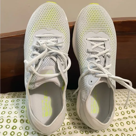 NEW Under Armor HOVR Sonic 4 Running Shoes Grey/White/Neon Green Men’s Size 12.