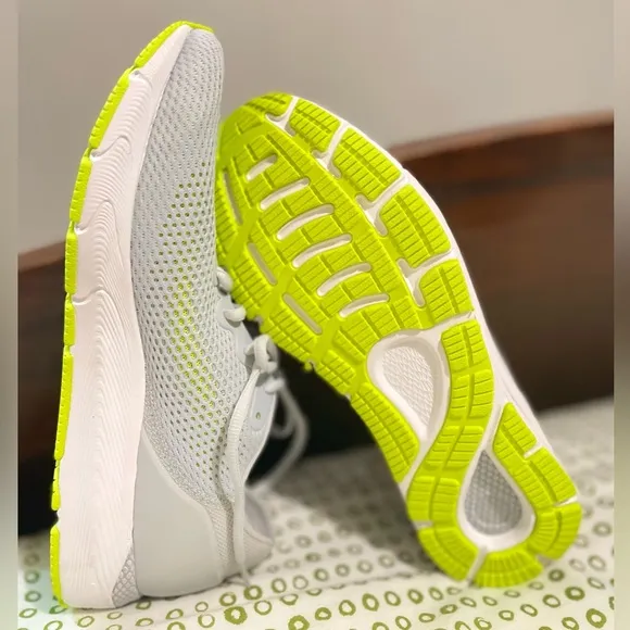 NEW Under Armor HOVR Sonic 4 Running Shoes Grey/White/Neon Green Men’s Size 12.