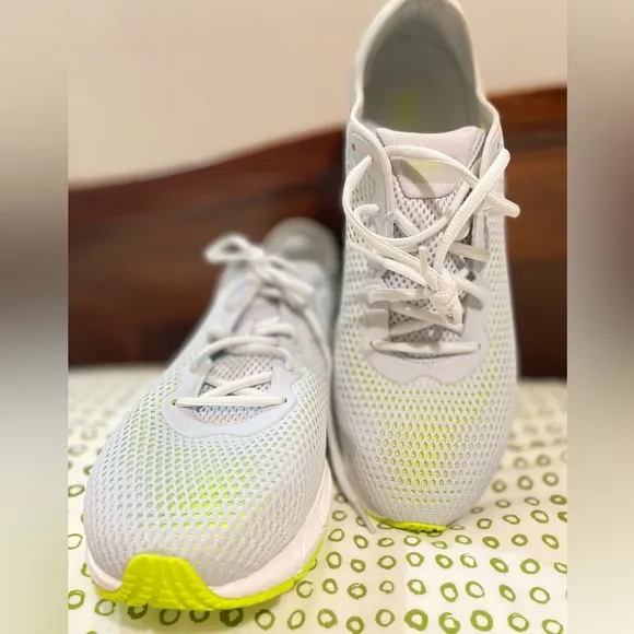 NEW Under Armor HOVR Sonic 4 Running Shoes Grey/White/Neon Green Men’s Size 12.