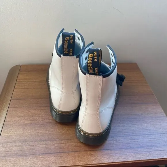 NEW Dr. Martens Zavala 1460  white leather 8 eyelet lace up combat boots 6