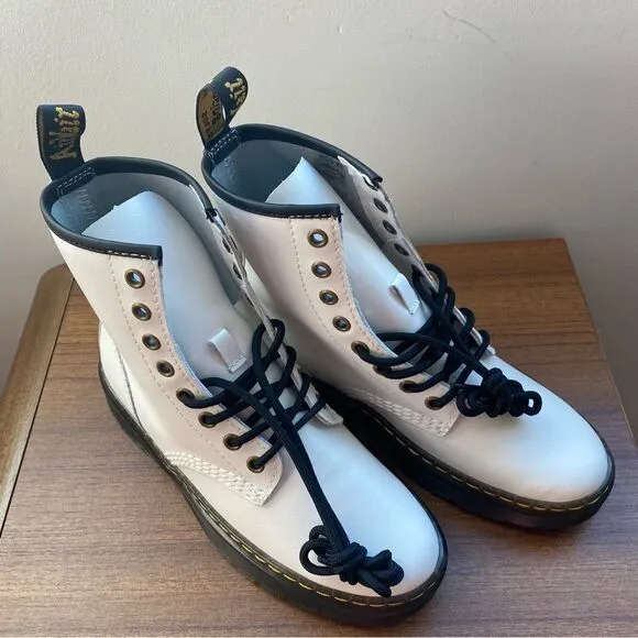 NEW Dr. Martens Zavala 1460  white leather 8 eyelet lace up combat boots 6