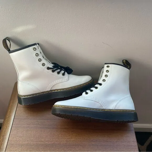 NEW Dr. Martens Zavala 1460  white leather 8 eyelet lace up combat boots 6