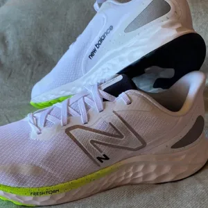 🤩NEW🤩Men’s New Balance White Fresh Foam Running Shoes 10.5 NWB