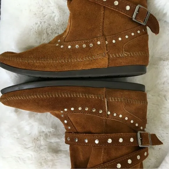 NEW Minnetonka Cognac Slouchy Suede Harness Studded Moccasin Boots Size 9