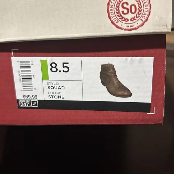 NIB Nee SO Tan Beige Belted Zippered Ankle Boots Size 8.5