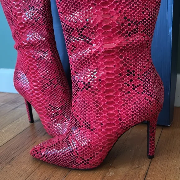 NIB women’s sz 6M over the knee snake skin stiletto pointed boots