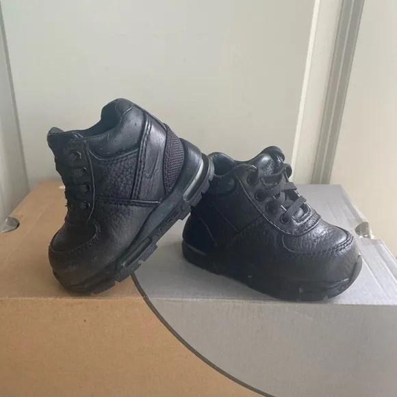 Nike ACG “Triple Black” Toddler Boots -Size 4C