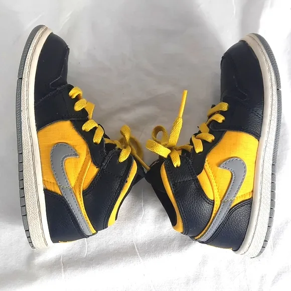 Nike Air Jordan 1 Black Yellow Toddler Shoes Size 9C US Leather 364773-050  2012