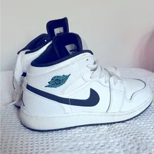 Nike Air Jordan Kids Snickers- White and Black