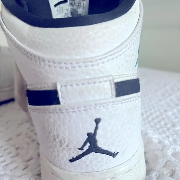 Nike Air Jordan Kids Snickers- White and Black