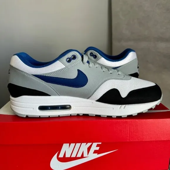 Nike Air Max 1 (Mens sz 10.5)