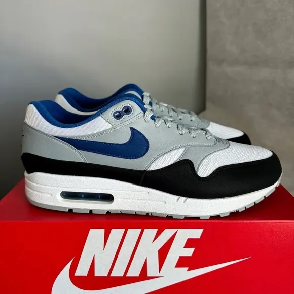Nike Air Max 1 (Mens sz 10.5)