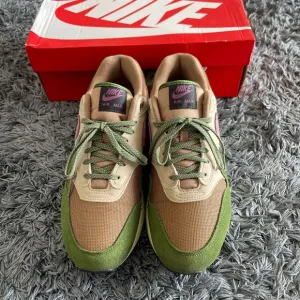 Nike Air Max Green and Tan Men's Shoes