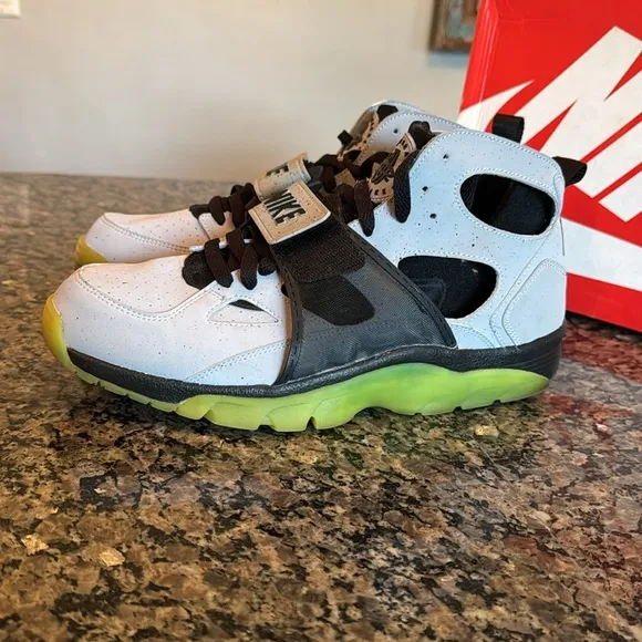 Nike air trainer huarache premium 647591 Shoes - Black and Yellow EUC 10.5