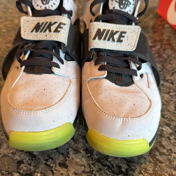 Nike air trainer huarache premium 647591 Shoes - Black and Yellow EUC 10.5