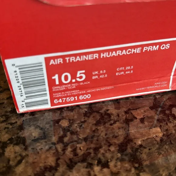 Nike air trainer huarache premium 647591 Shoes - Black and Yellow EUC 10.5