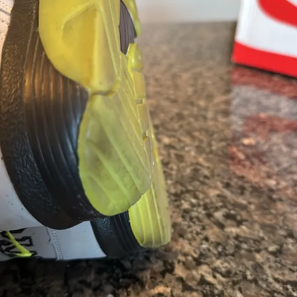 Nike air trainer huarache premium 647591 Shoes - Black and Yellow EUC 10.5