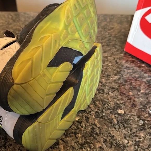 Nike air trainer huarache premium 647591 Shoes - Black and Yellow EUC 10.5