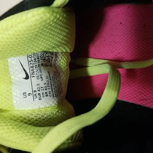 Nike Air Winflo 10 Black Volt Men's size 9,Wmn's Size 10