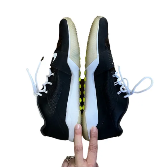 Nike Alpha Menace Turf Low Mens Football Shoes, black/white, size 13.5