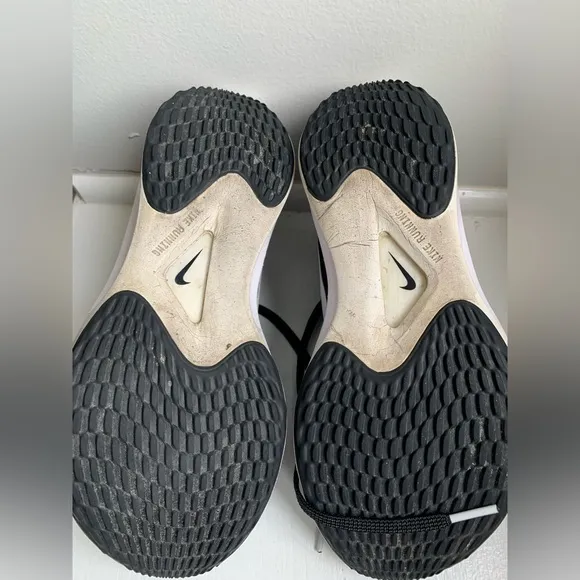 Nike Black and White zoom fly 5 PreLoved SZ 6 Women’s