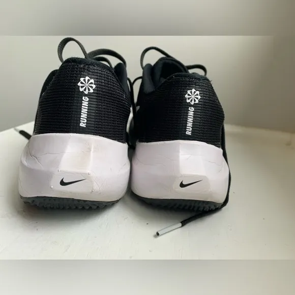Nike Black and White zoom fly 5 PreLoved SZ 6 Women’s