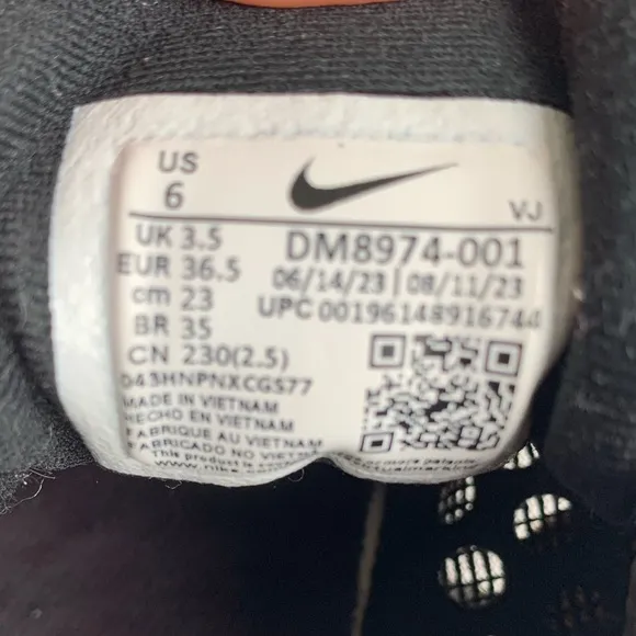 Nike Black and White zoom fly 5 PreLoved SZ 6 Women’s