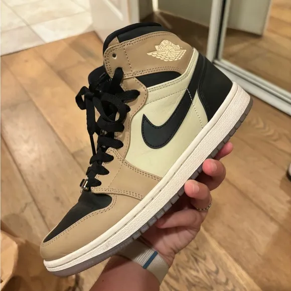 Nike Jordan 1 Retro High Black Mushroom (Women’s)