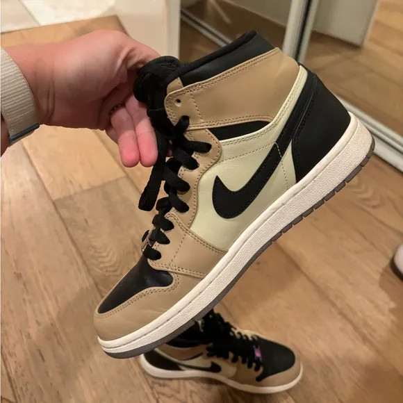 Nike Jordan 1 Retro High Black Mushroom (Women’s)
