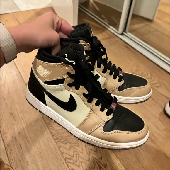 Nike Jordan 1 Retro High Black Mushroom (Women’s)