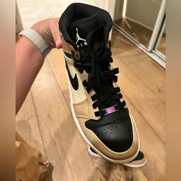 Nike Jordan 1 Retro High Black Mushroom (Women’s)