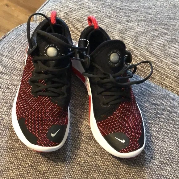 Nike Joyride Run Flyknit Running Shoes Women's size 8 NWOT Lightweight Flexible