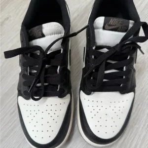 Nike Kids Shoes Black and White