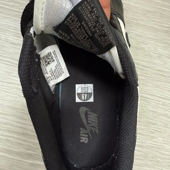 Nike Kids Shoes Black and White