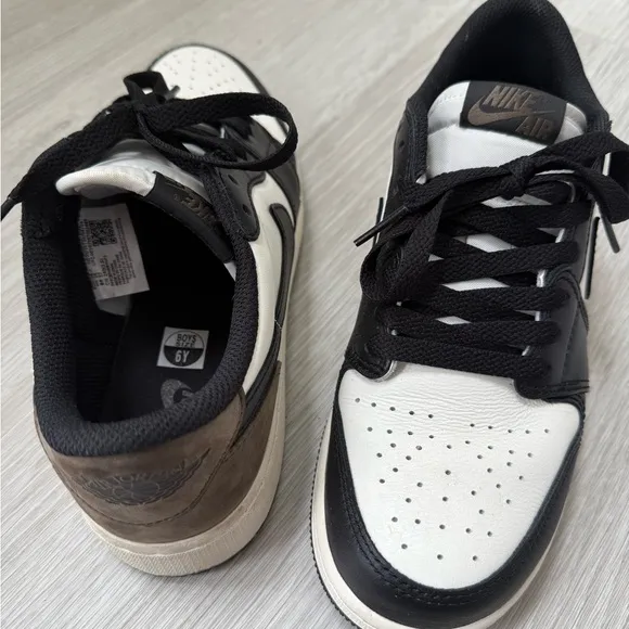 Nike Kids Shoes Black and White